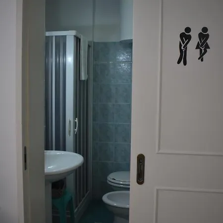 Alojamento de Acomodação e Pequeno-almoço In Riva Al Mare