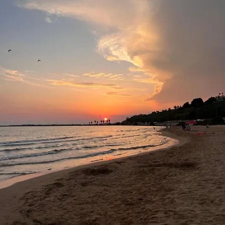 Alojamento de Acomodação e Pequeno-almoço In Riva Al Mare